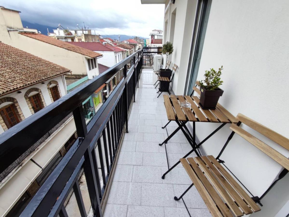 Wood & White Apartment In Historic Center With 2 Bedrooms Ioannina Eksteriør billede