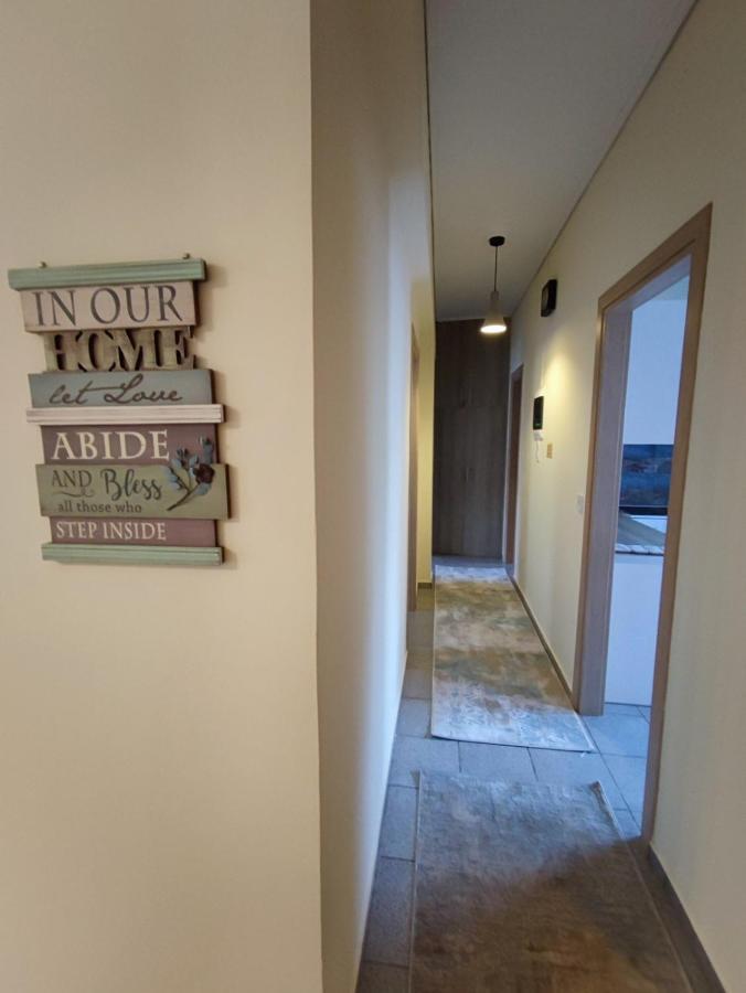 Wood & White Apartment In Historic Center With 2 Bedrooms Ioannina Eksteriør billede